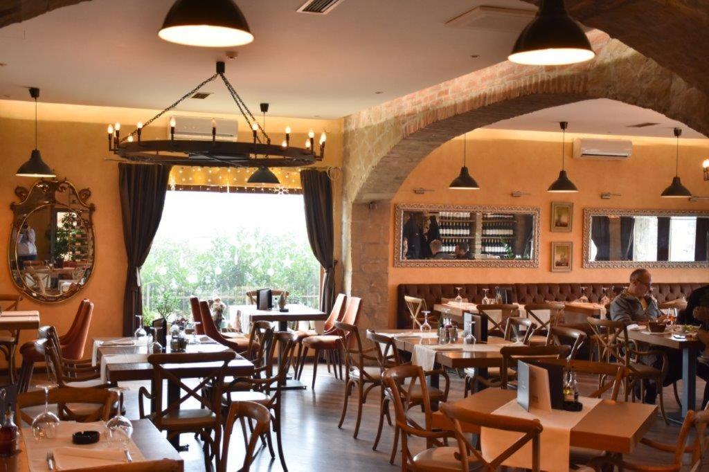 Garni Hotel Chicha - Winery Skrbic Belgrad Exteriör bild